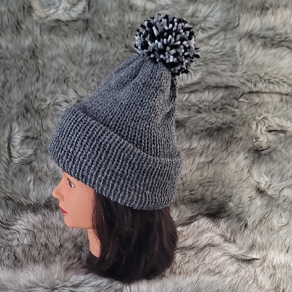 Stylish Gray Knit Pom-Pom winter Beanie - Picture 5 of 7